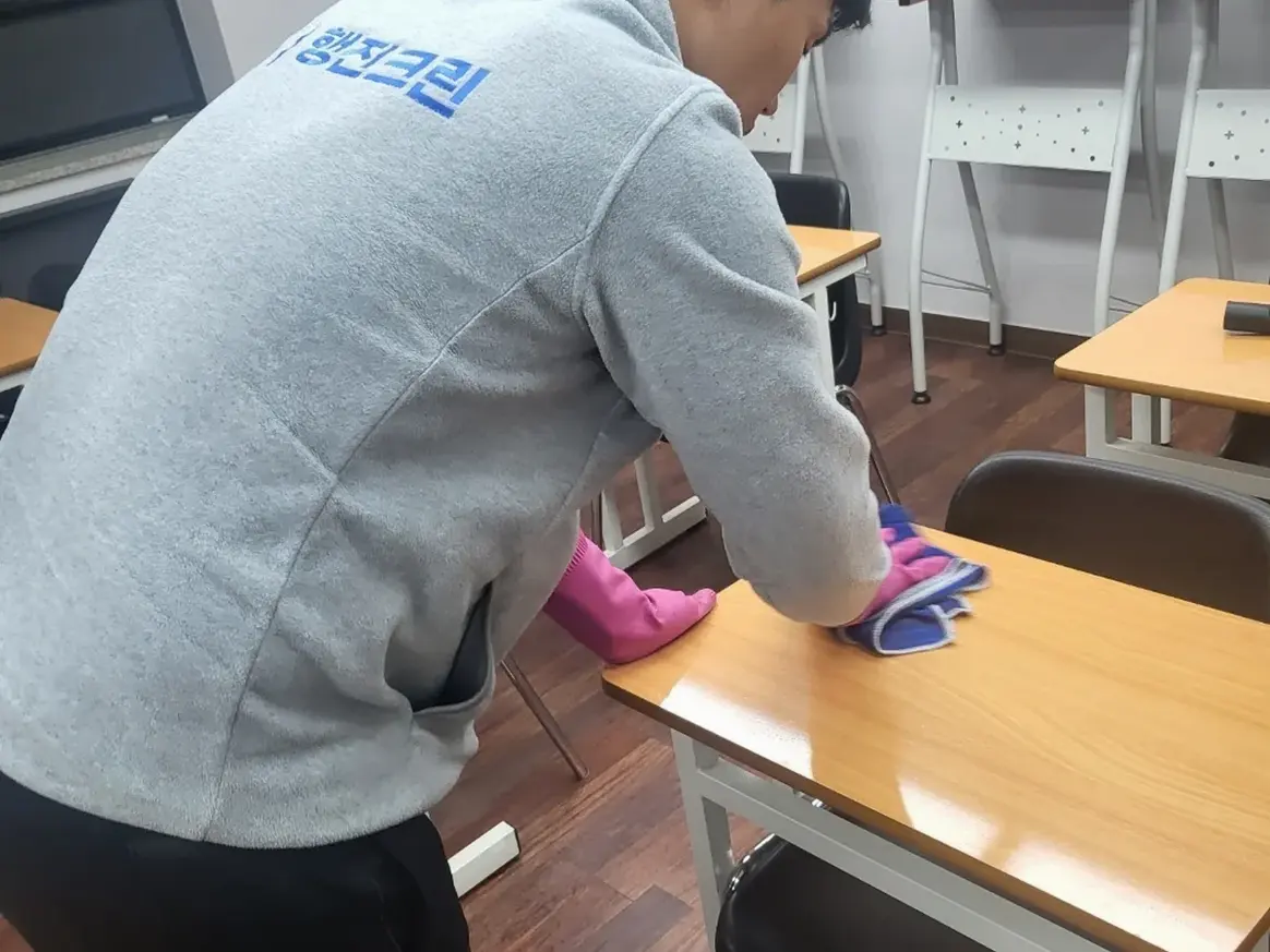 문경시 농암면 유치원 책걸상 교실 위생청소 사례 - 행진크린