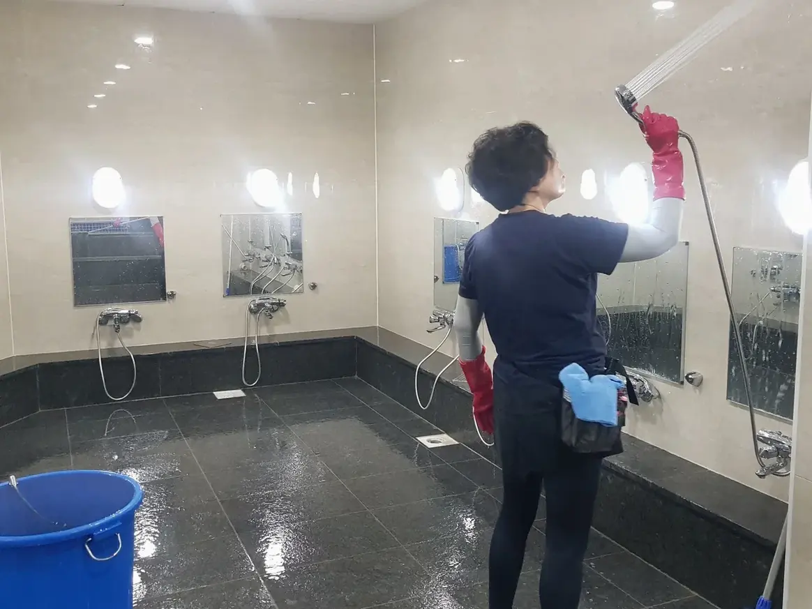 영양군 입암면 목욕탕 탈의실·파우더룸 바닥 위생청소 사례 - 행진크린
