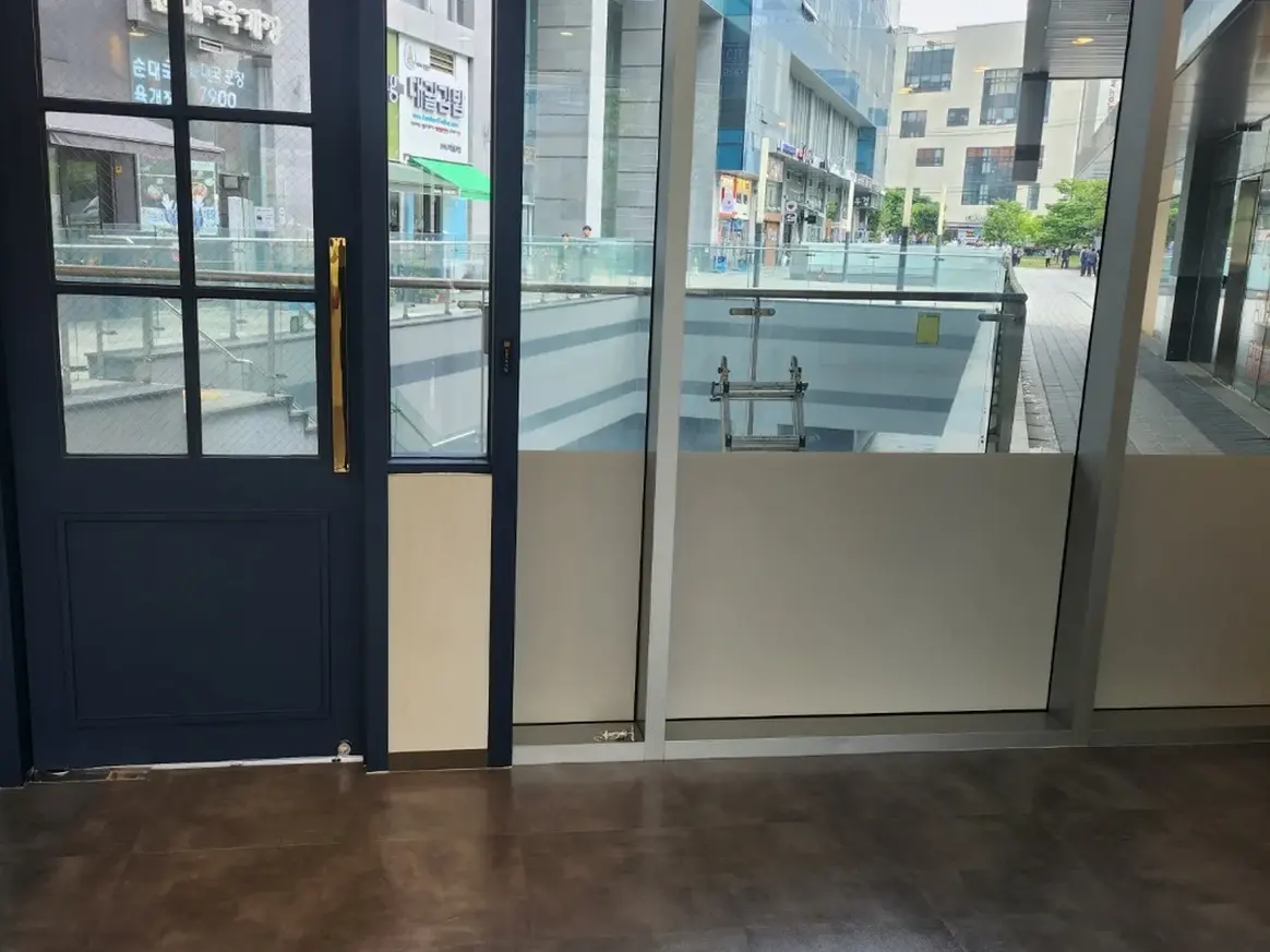 예천군 유천면 현장 출입문·프레임 바닥 위생청소 사례 - 행진크린